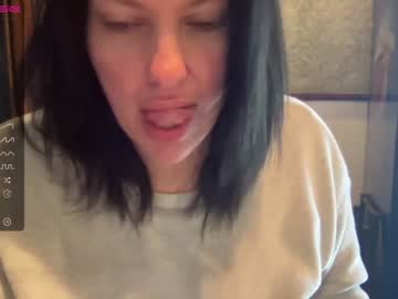 girl
        lonelylover2021 cam image #338572