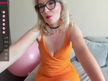 girl
        emilymilf__ cam image #1265491