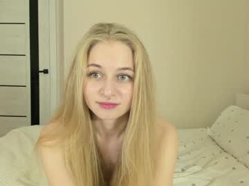 girl
        born_to_tease_ cam image #3070200