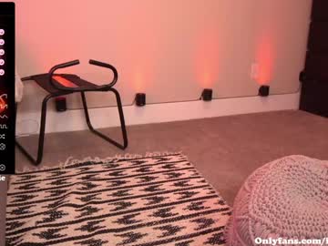 girl
        fiery_redhead cam image #2240431