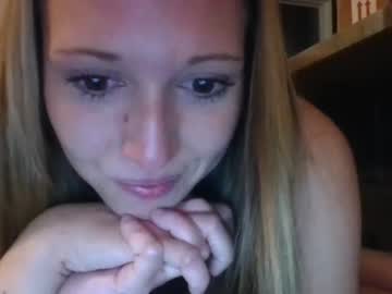 girl
        badbunny19_ cam image #2044912
