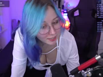 girl
        blue_mooncat cam image #3388559