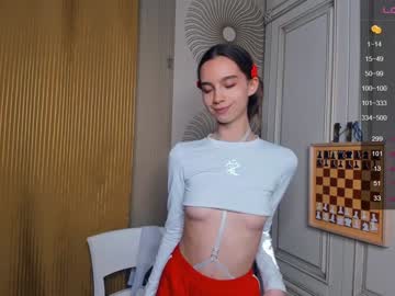 girl
        happiness_call cam image #1621277