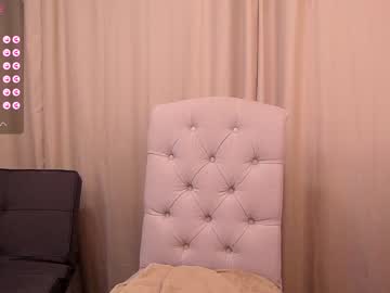 girl
        its_lily cam image #2151553