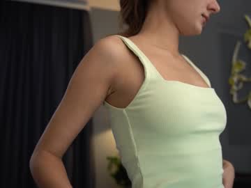 girl
        tessarosse_ cam image #1700620