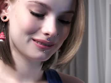 girl
        odeliabrownell cam image #3801592