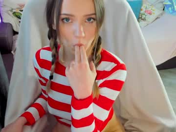 girl
        sonjashy cam image #499487