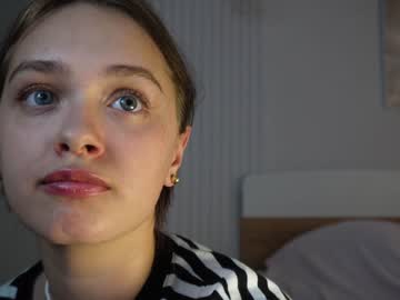 girl
        evi_woow cam image #2722953