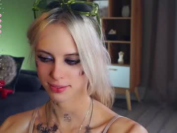 girl
        audreycarvin cam image #3312382