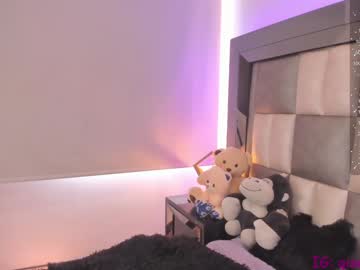 girl
        giselle_js cam image #3104709