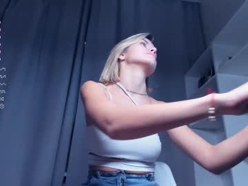 girl
        niki_nice cam image #1906853