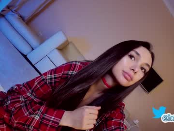 girl
        hollyextra cam image #160750