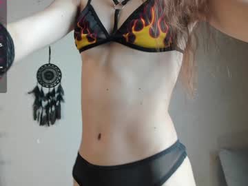 girl
        euphoria_life cam image #3949384