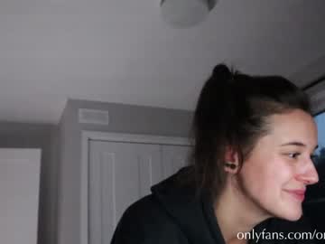 girl
        onlyems23 cam image #3122494
