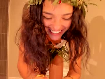 girl
        makayla77 cam image #1707941