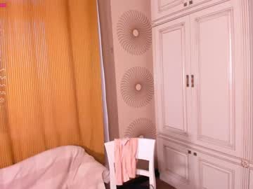 girl
        happiness_call cam image #873953