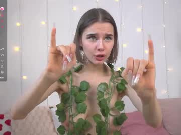girl
        happynewdear cam image #4199651