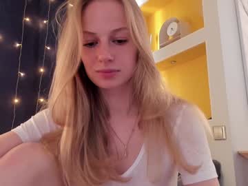 girl
        magic_couple13 cam image #2913078