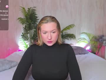 girl
        hollyylee cam image #3467089