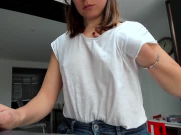 girl
        eatmypie69 cam image #658431