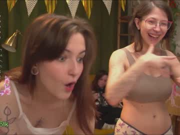 girl
        pure_purrr cam image #2741622