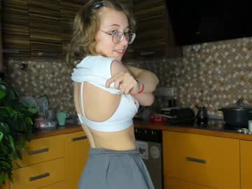 girl
        udelaborom cam image #2482285