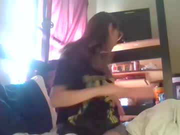 girl
        little_and_petite cam image #1103624