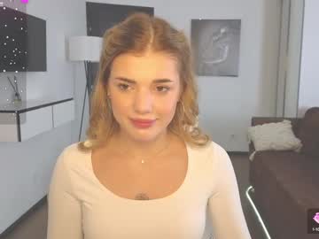 girl
        adri_dream cam image #4346132