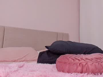 girl
        little_effy18_ cam image #4481322