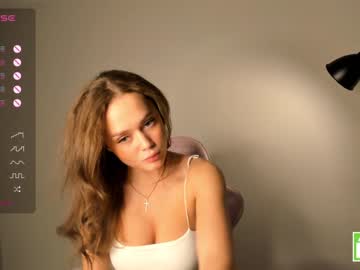 girl
        brittcubitt cam image #2532806