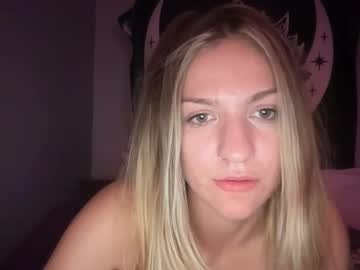 girl
        c302400 cam image #3567567