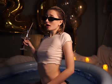 girl
        wendy_amber cam image #1965793
