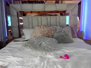 girl
        nichole__evans cam image #2483712