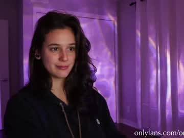 girl
        onlyems23 cam image #3193752