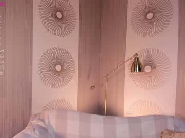 girl
        happiness_call cam image #911297