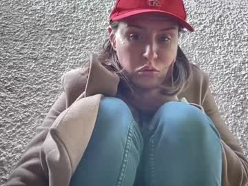 girl
        eatmypie69 cam image #4272637