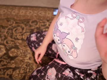 girl
        serareads cam image #3901678
