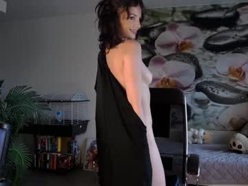 girl
        jennycutey cam image #3265615