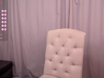 girl
        its_lily cam image #2179131