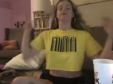 girl
        birbsong5309 cam image #70672