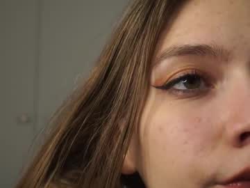 girl
        tiny_bunny__ cam image #4068735