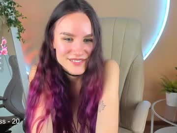 girl
        clare_ff cam image #4210432