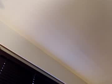 girl
        roxyrolla cam image #420002