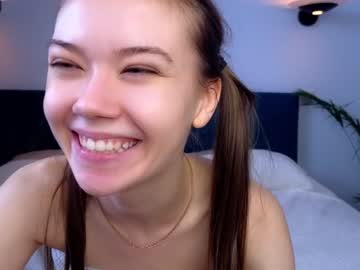 girl
        lil_babe_ cam image #1879462
