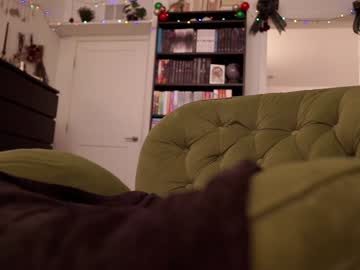 girl
        serareads cam image #3864036
