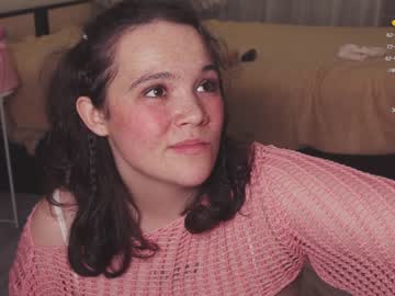 girl
        chery_lady22 cam image #1527762