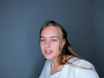girl
        lindamildreda cam image #1483116