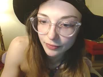 girl
        bakedmommy cam image #2354459