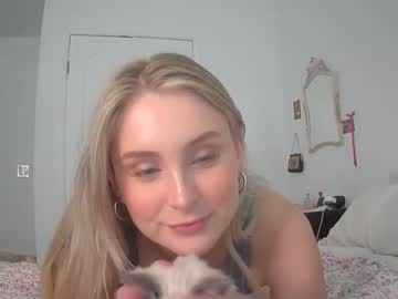 girl
        bellaryderr cam image #4283855