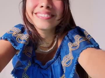 girl
        marce_algara cam image #4046734